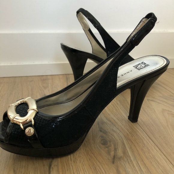 Anne Klein Black Heels with Gold Accents Size 7 - Picture 4 of 4